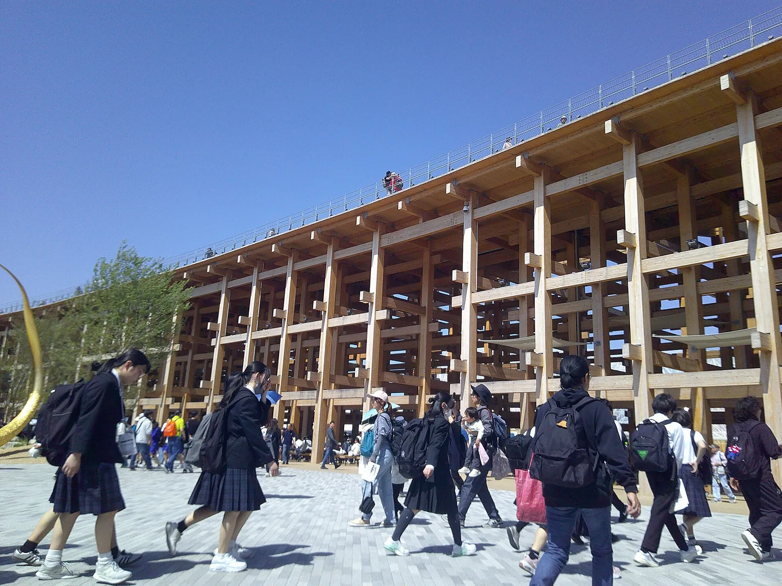 大阪·关西世博会“大屋顶环”的标志性建筑或景观