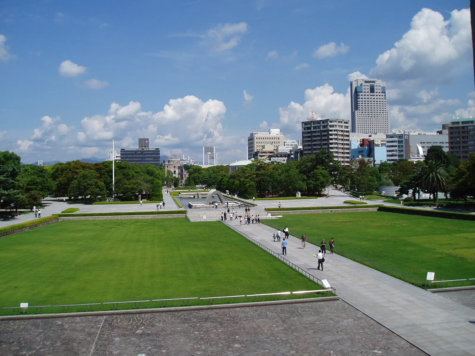广岛和平纪念公园与资料馆的标志性建筑或景观
