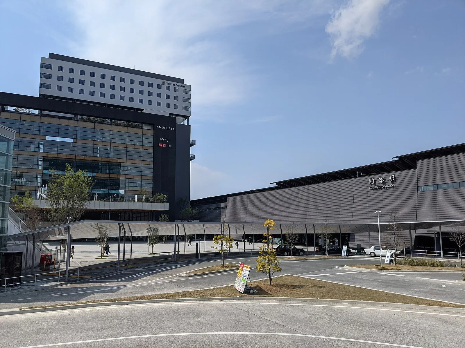熊本站与白川口站前广场的标志性建筑或景观