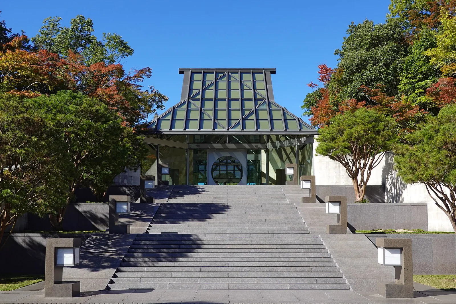 MIHO 美术馆的标志性建筑或景观