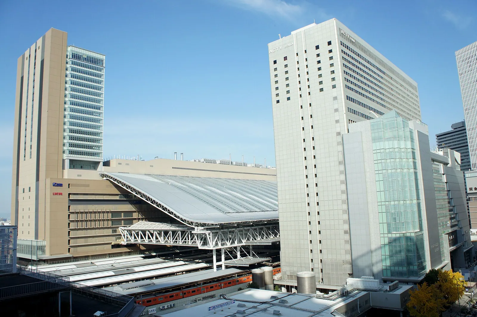 大阪站城的标志性建筑或景观