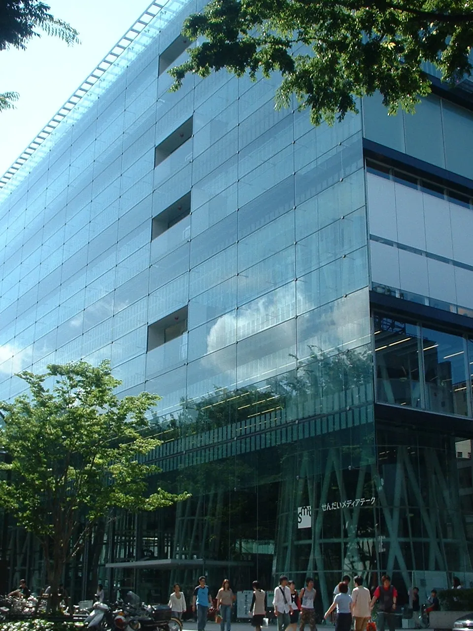 仙台媒体中心的标志性建筑或景观